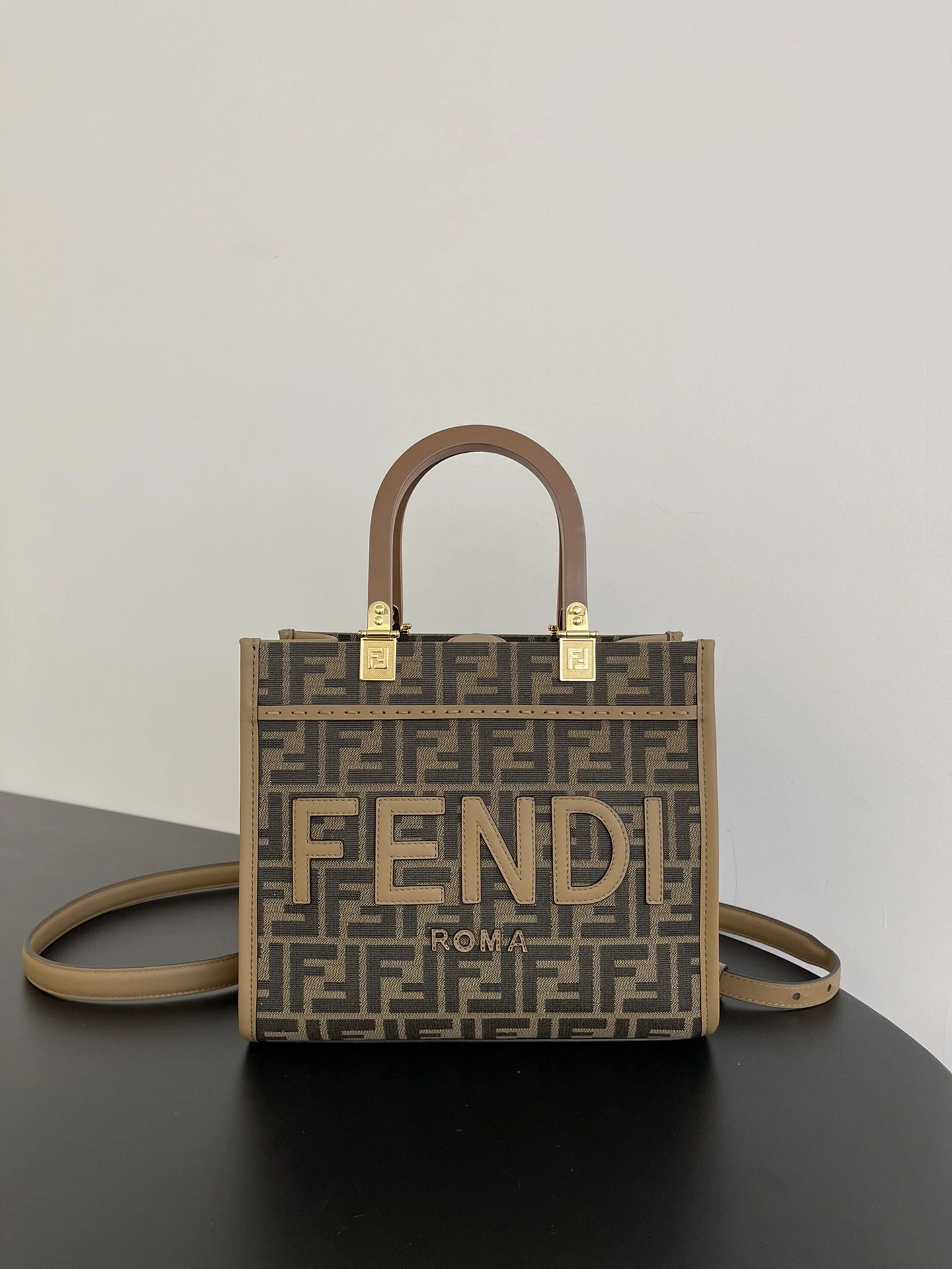 Fendi Shopping Bags Lightweight 69657