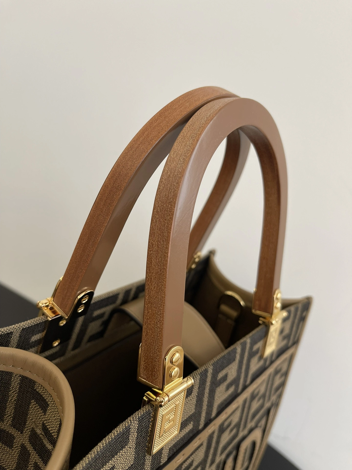 Fendi Shopping Bags Lightweight 69657