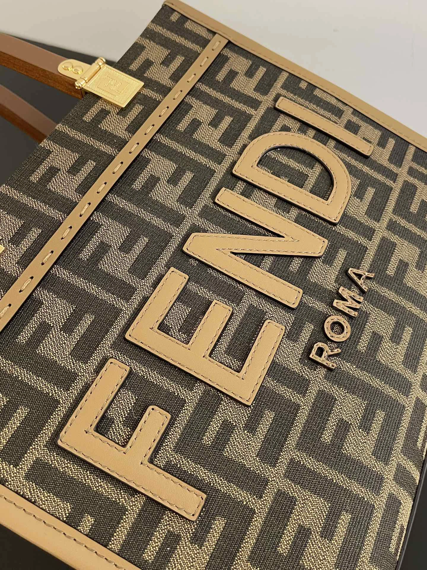 Fendi Shopping Bags Lightweight 69657