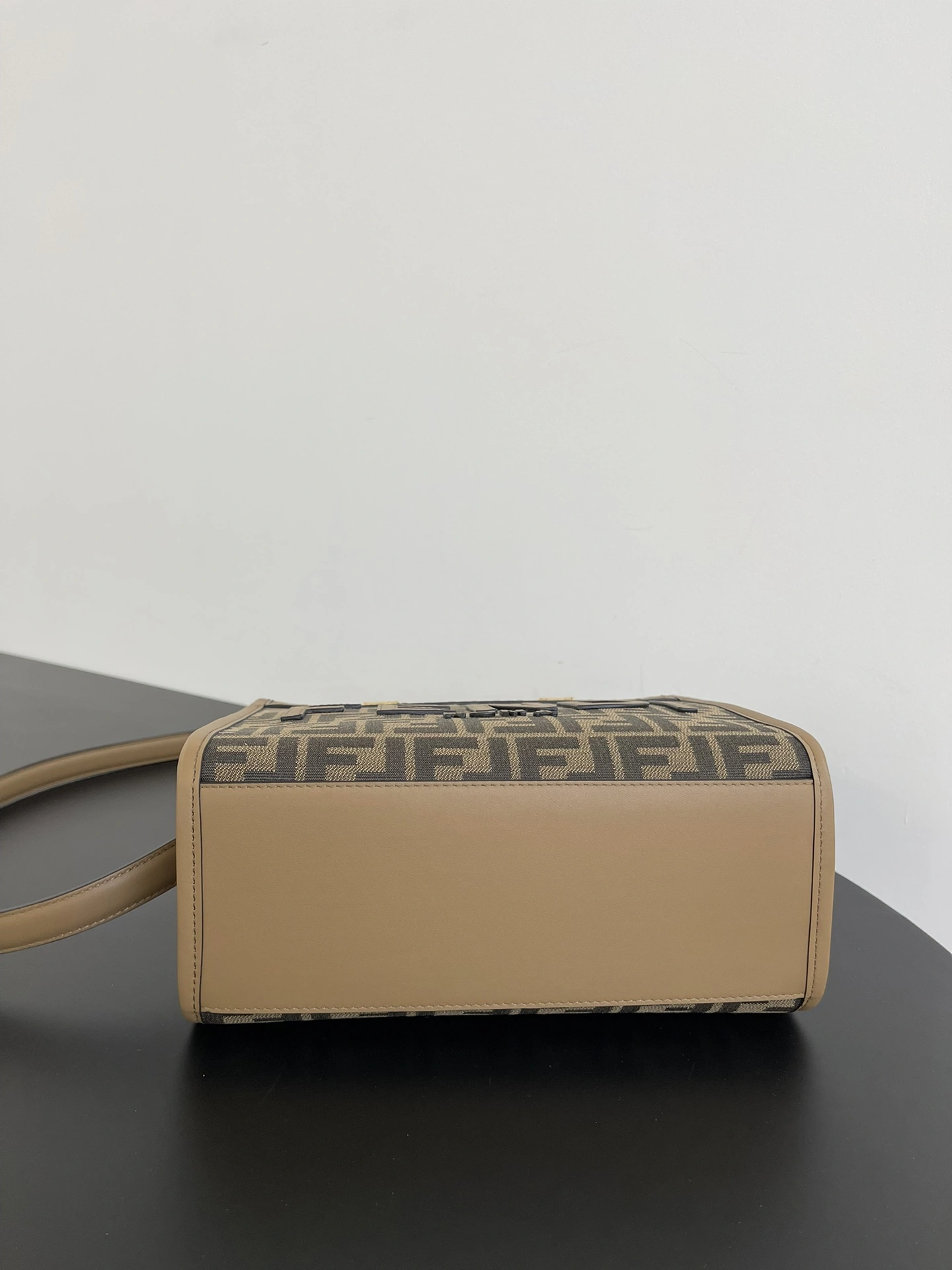 Fendi Shopping Bags Lightweight 69657