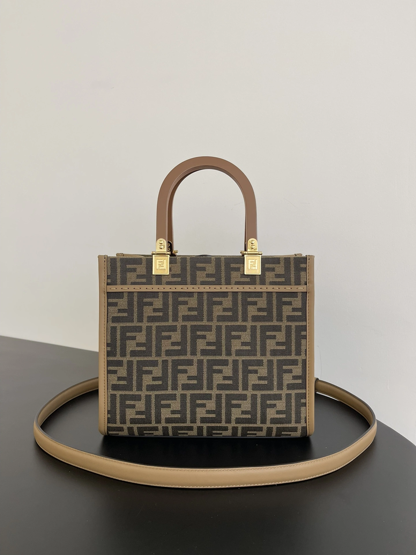 Fendi Shopping Bags Lightweight 69657
