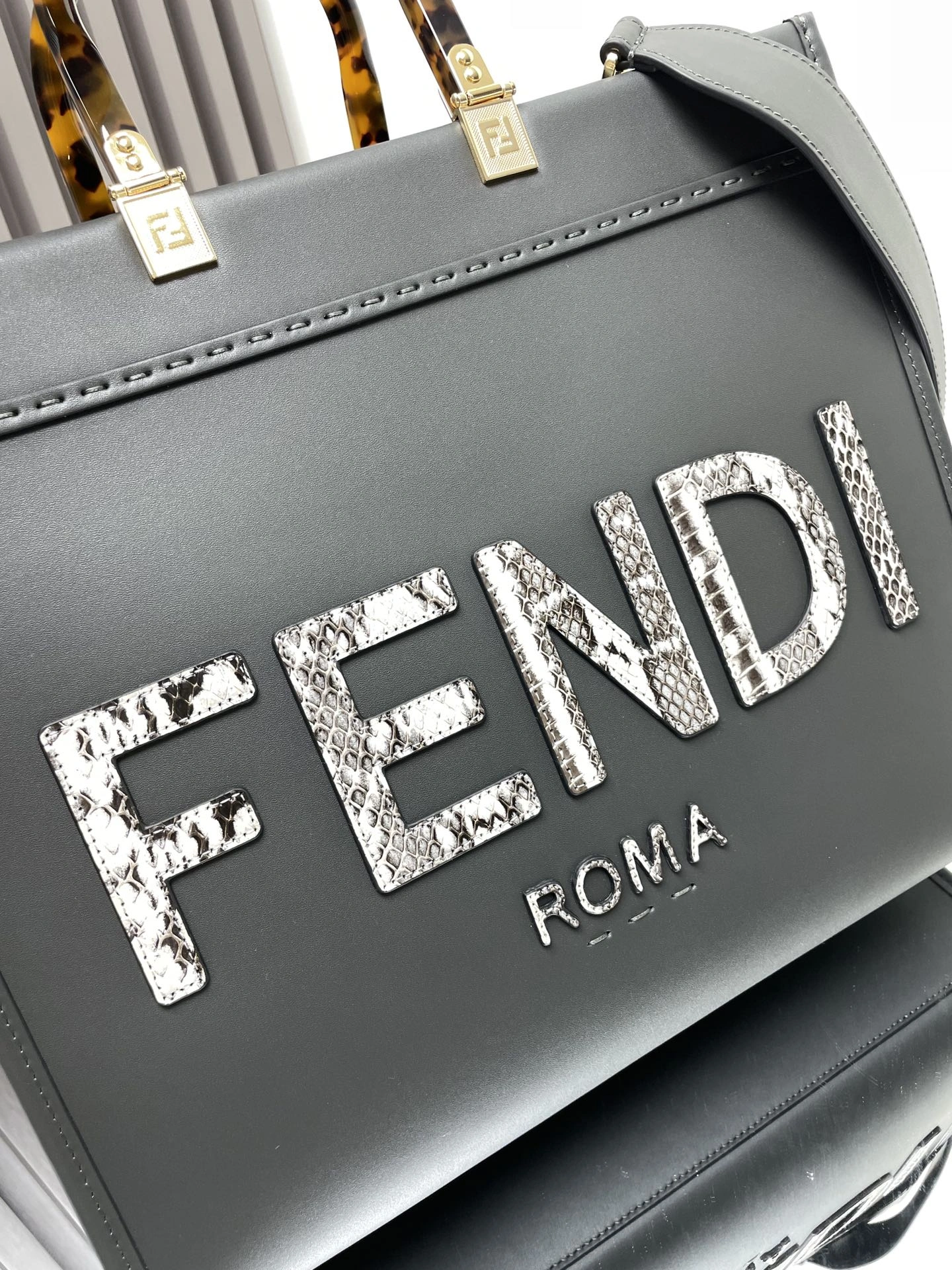 Fendi Shopping Bags EasyCare 69644