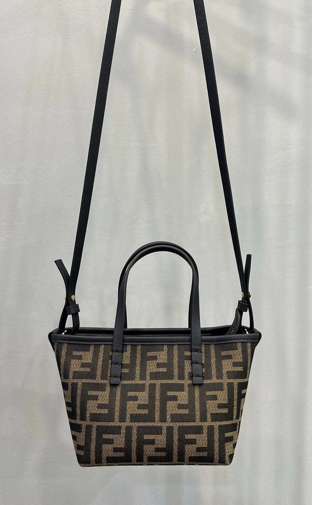 Sporty Fendi Shopping Bags 69639