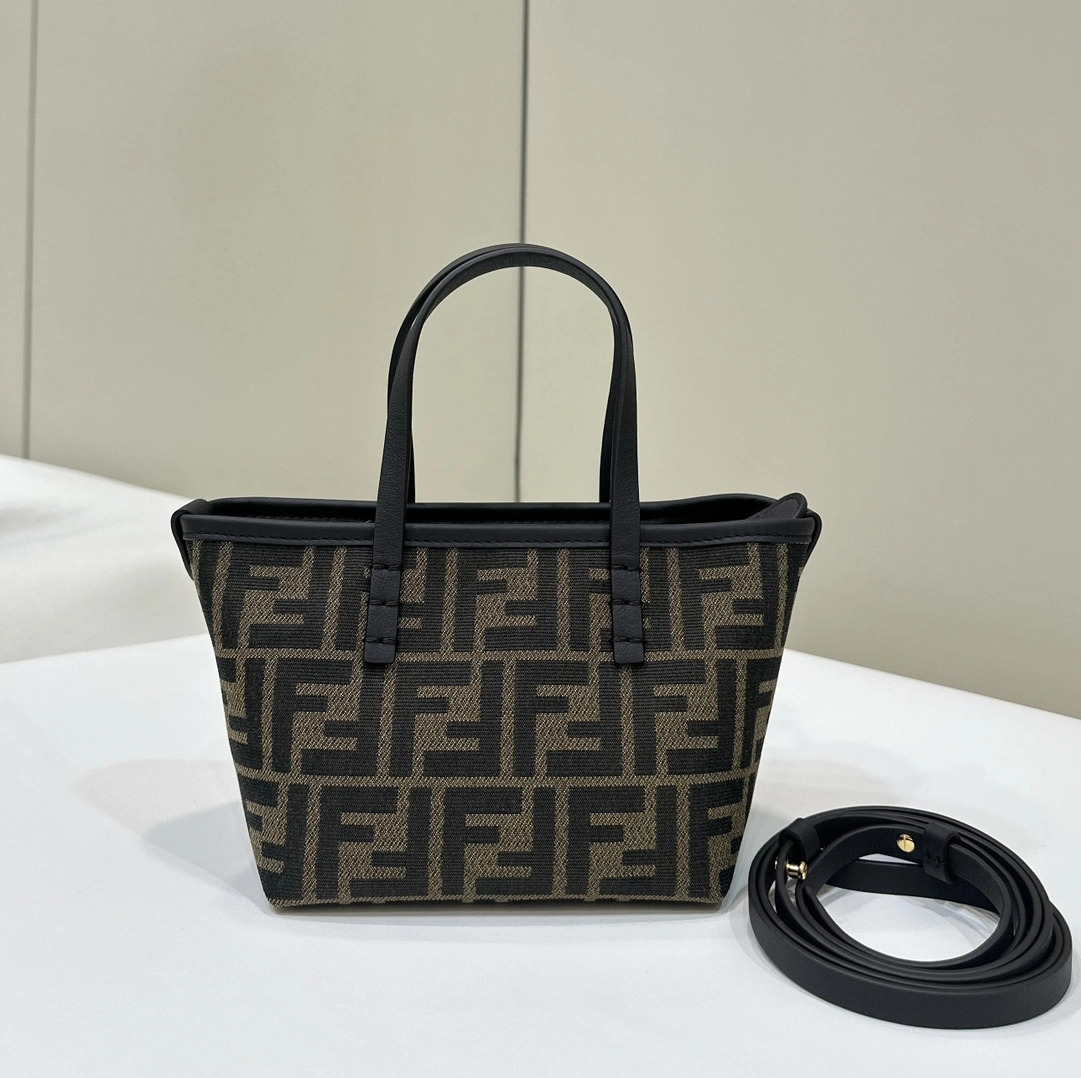 Sporty Fendi Shopping Bags 69639