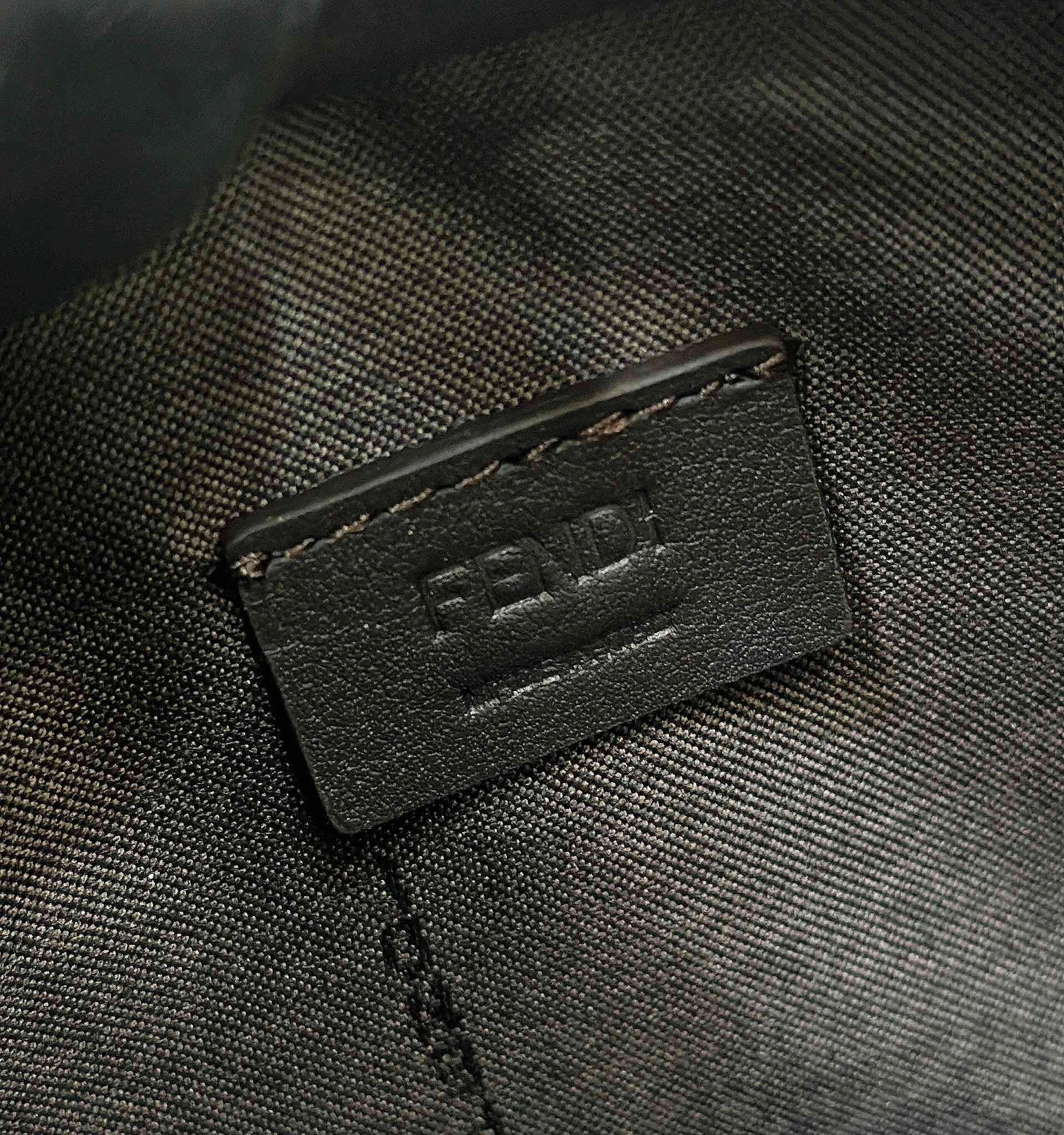 Sporty Fendi Shopping Bags 69639
