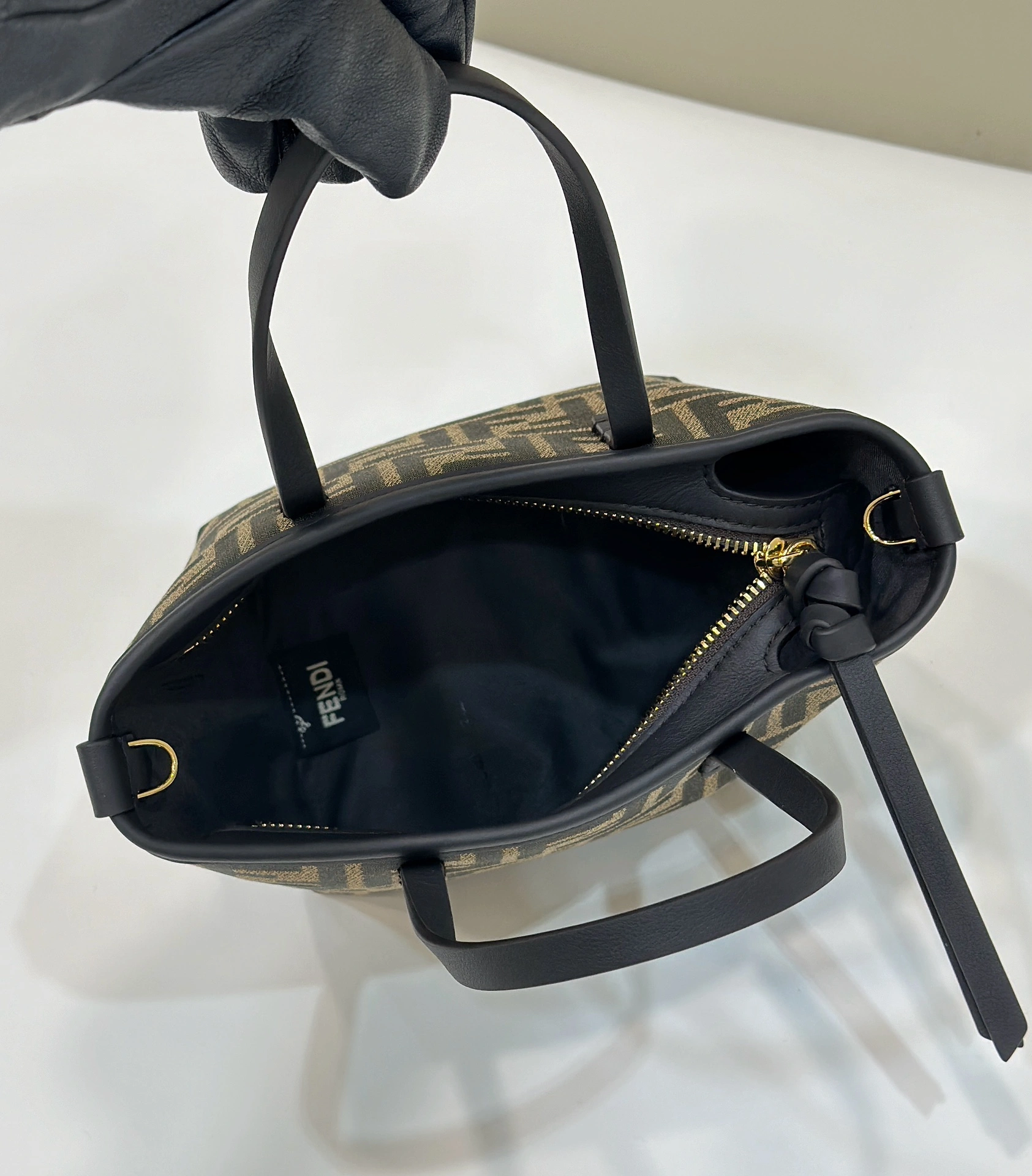 Sporty Fendi Shopping Bags 69639