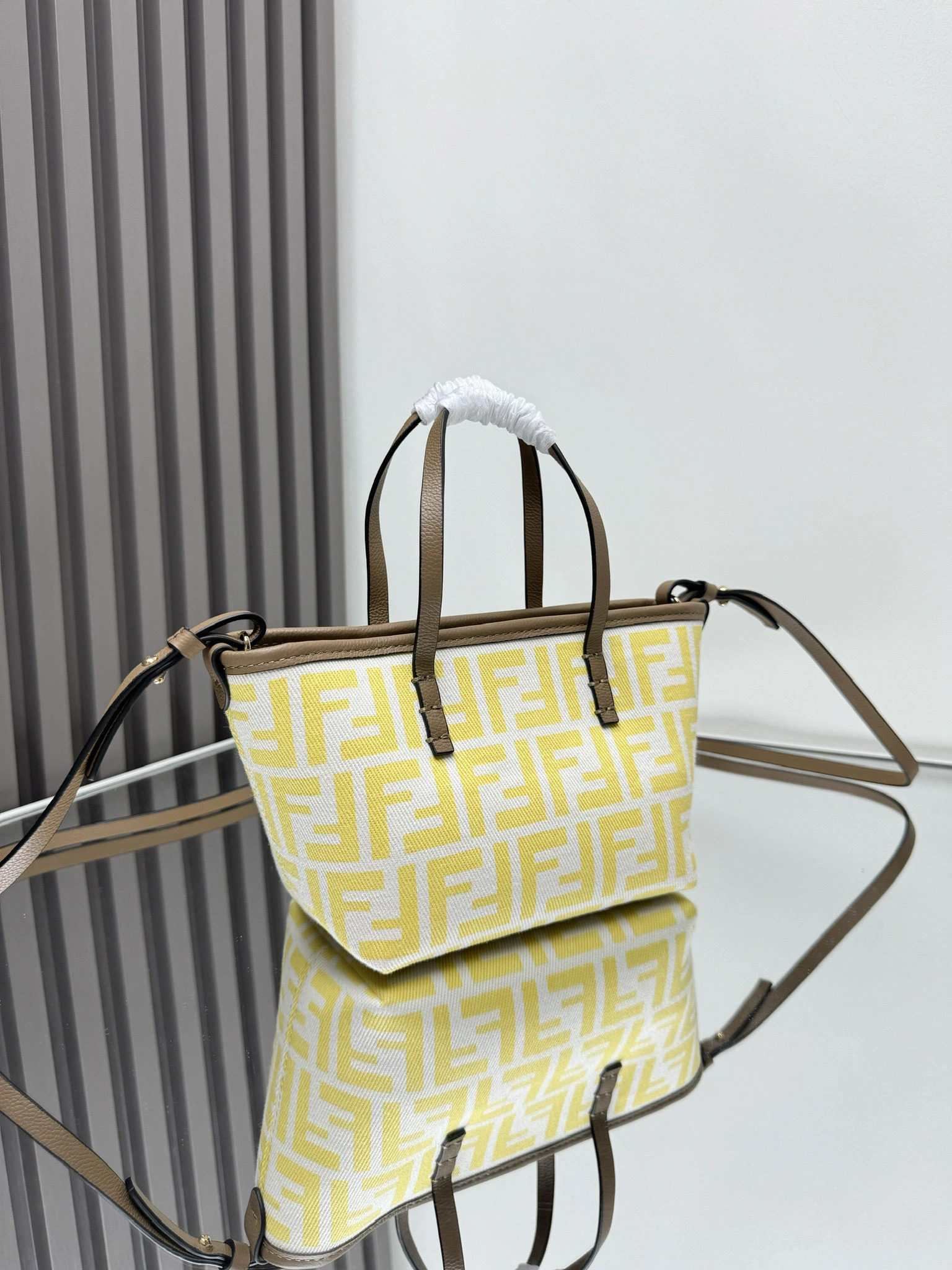 Fendi Shopping Bags ModernLook 69637