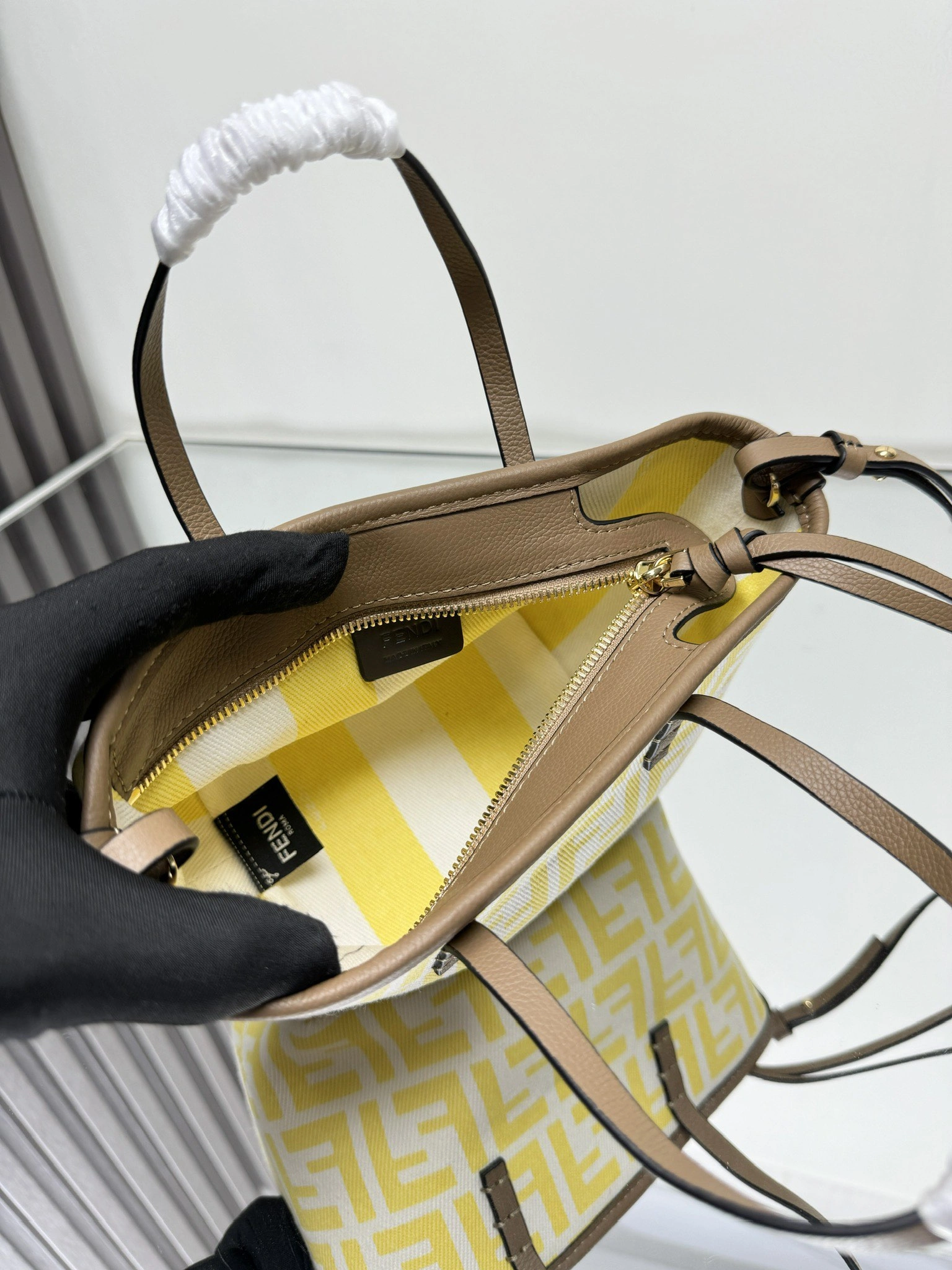 Fendi Shopping Bags ModernLook 69637