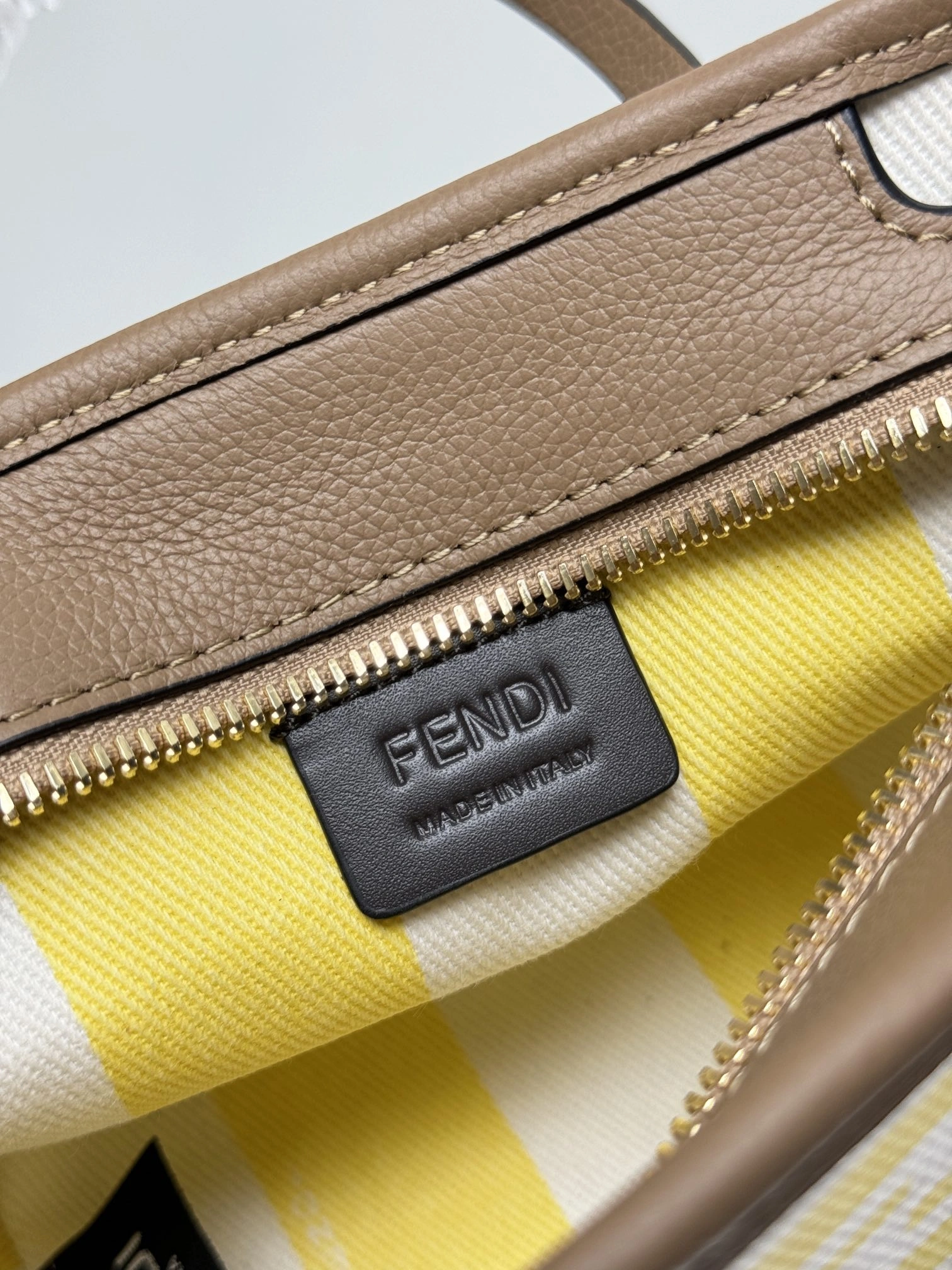 Fendi Shopping Bags ModernLook 69637