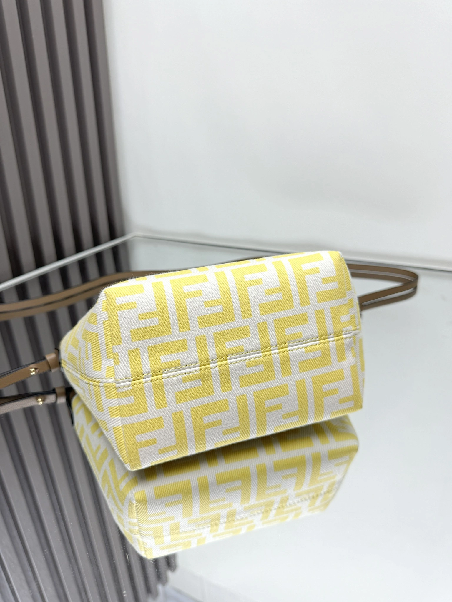 Fendi Shopping Bags ModernLook 69637