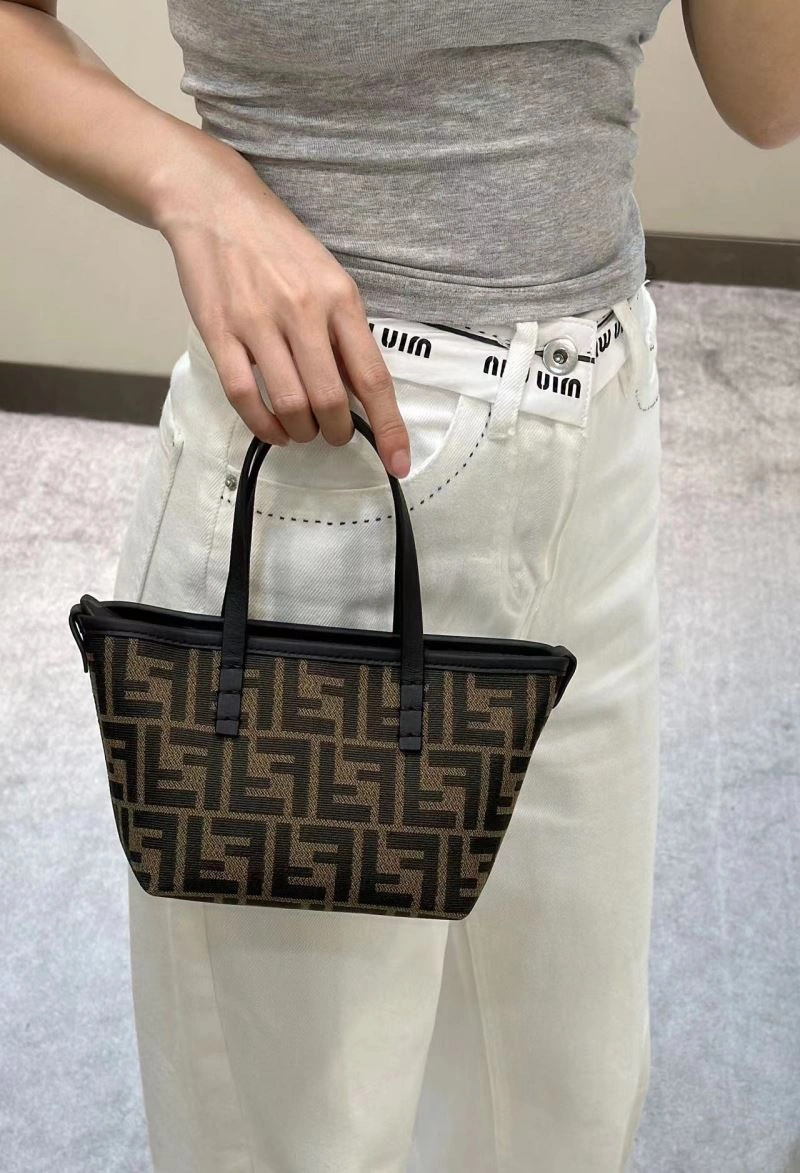 Fendi Shopping Bags Flexible 57467