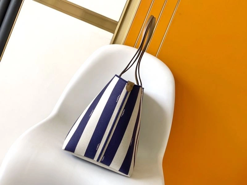 Versatile Fendi Shopping Bags 57437