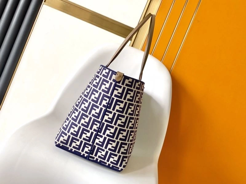 Versatile Fendi Shopping Bags 57437