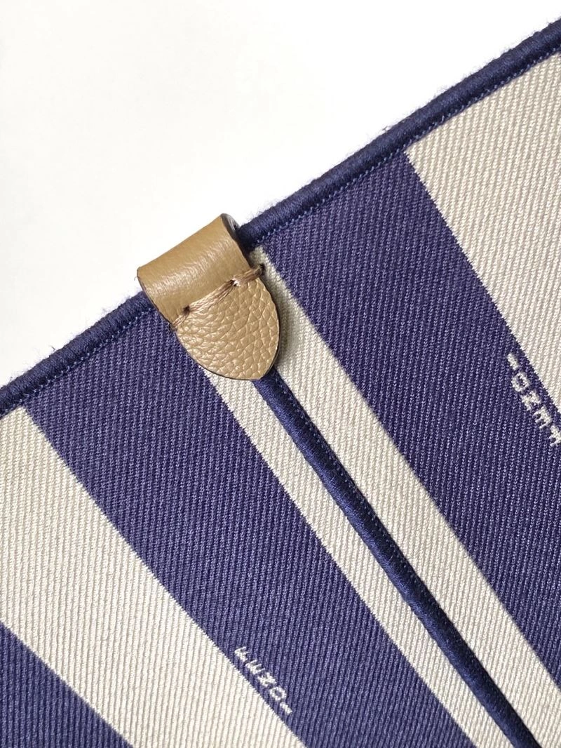 Versatile Fendi Shopping Bags 57437