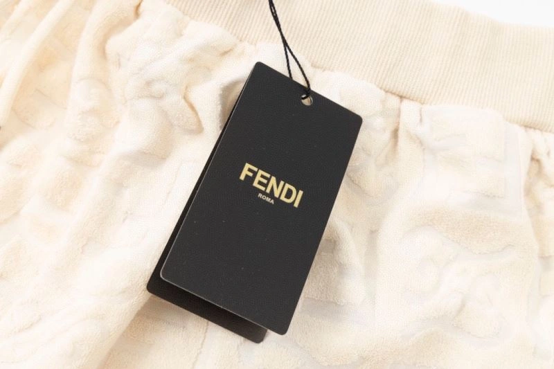 Fendi Short Pants Lightweight 123105