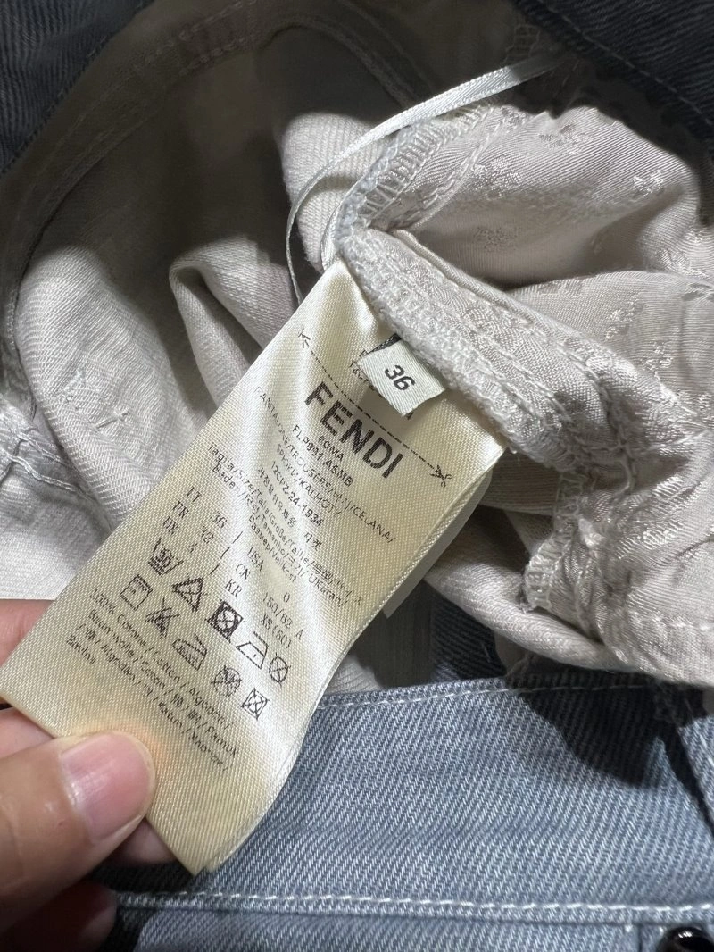 Trendsetting Fendi Short Pants 120767