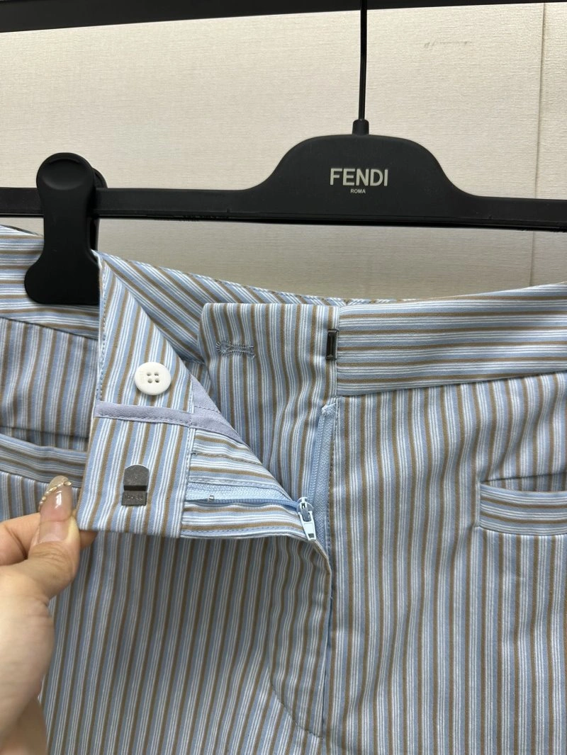 Effortless Fendi Short Pants 120456