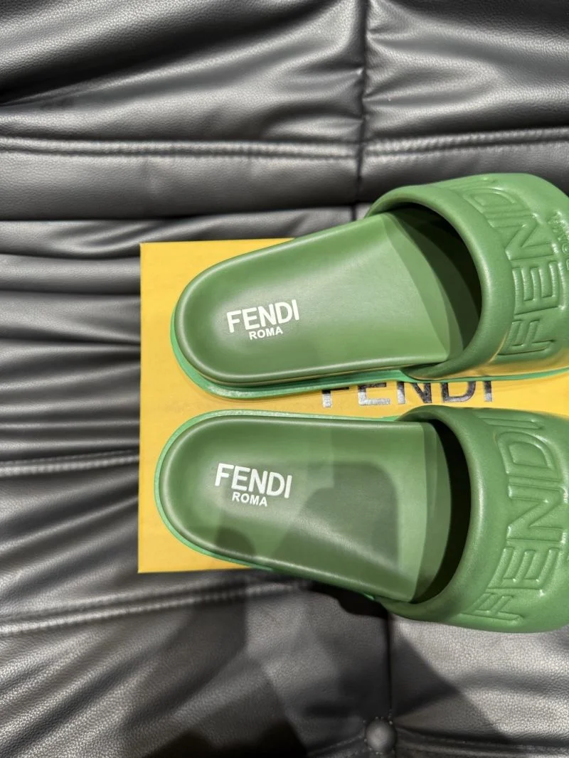 Cozy Fendi Slippers 23198