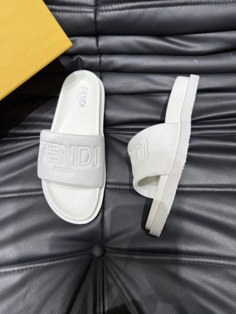 Fendi Slippers Elegant 23187