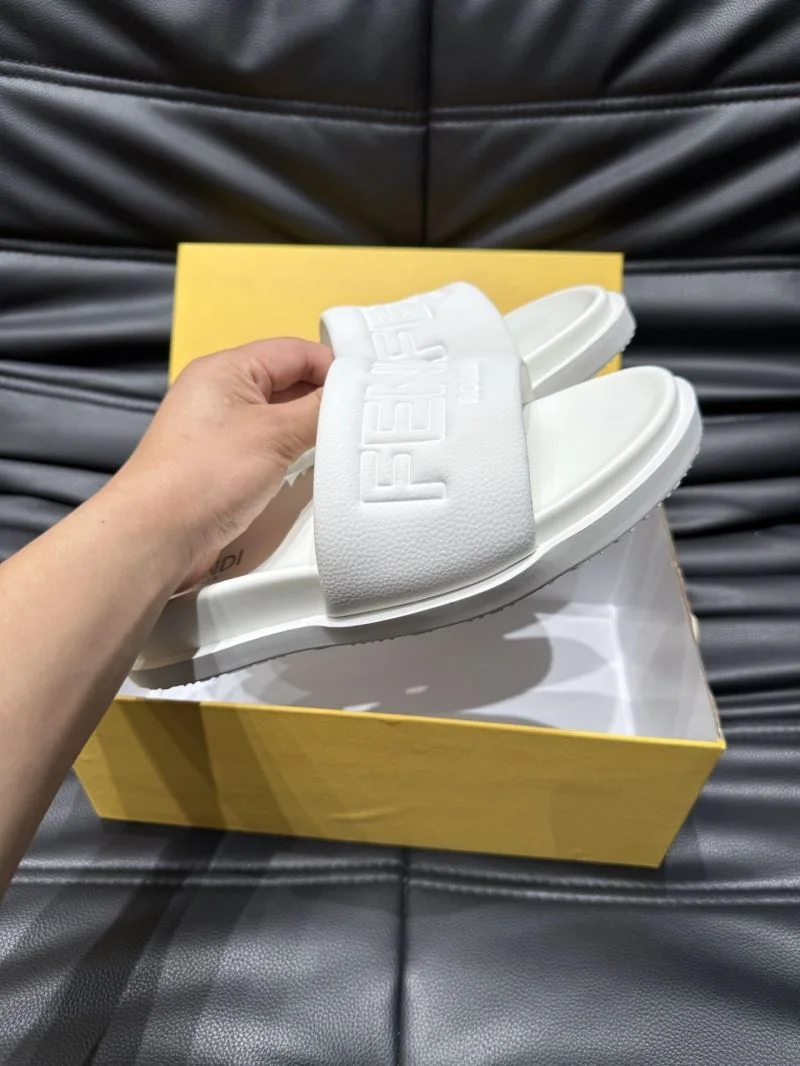 Fendi Slippers Elegant 23187