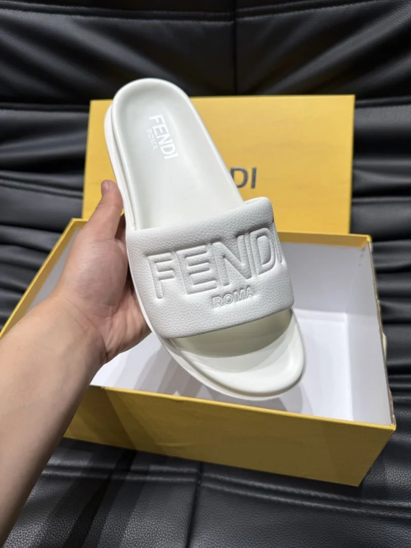 Fendi Slippers Elegant 23187