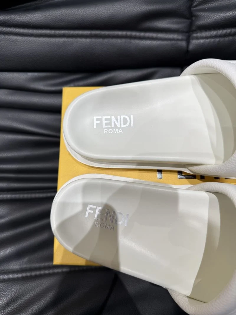 Fendi Slippers Elegant 23187