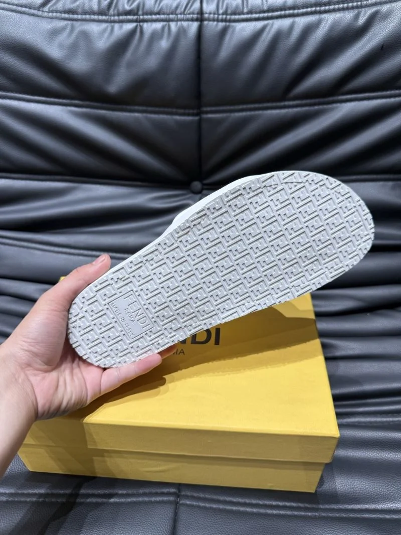 Fendi Slippers Elegant 23187