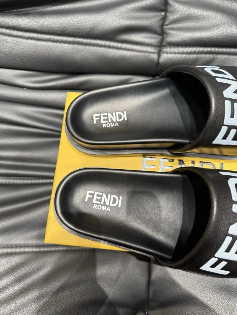 Fendi Slippers WellDesigned 23183