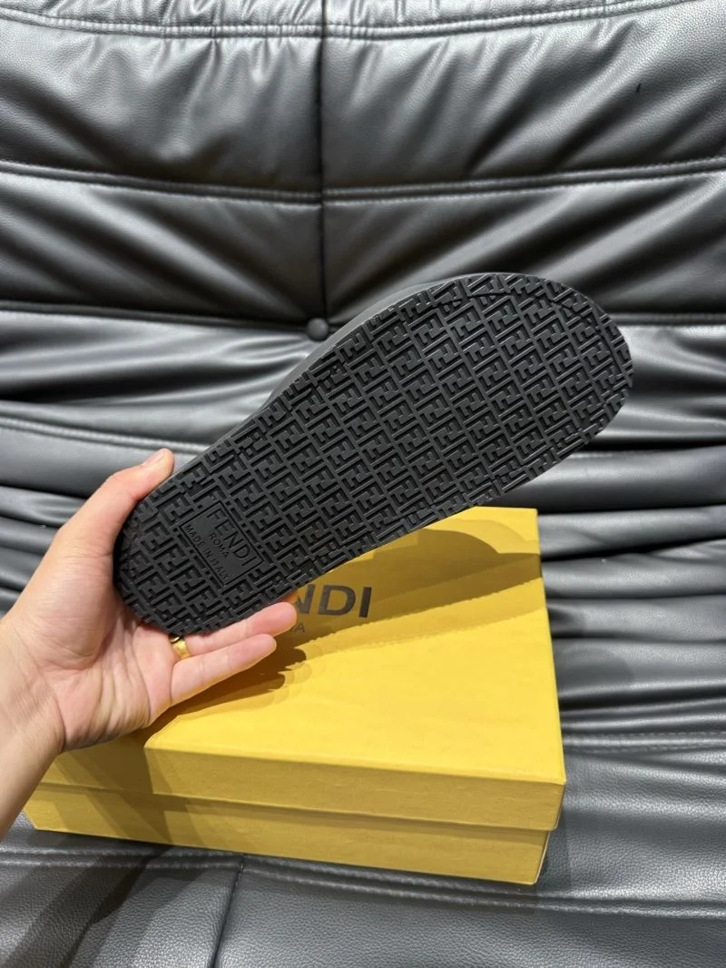 Fendi Slippers WellDesigned 23183