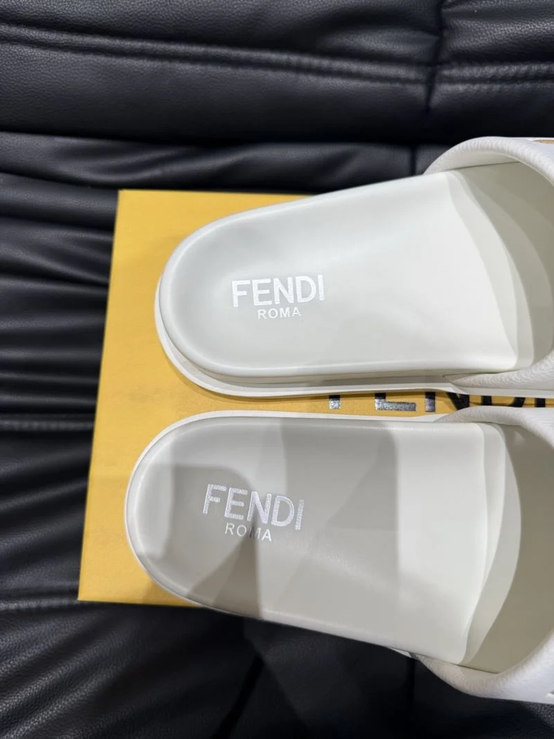 Effortless Fendi Slippers 23178