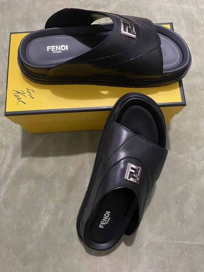 Fendi Slippers Effortless 23512