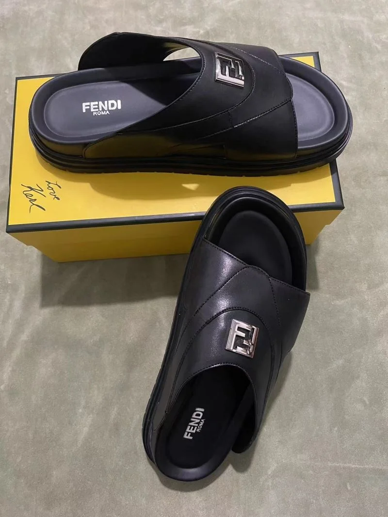 Fendi Slippers Effortless 23512