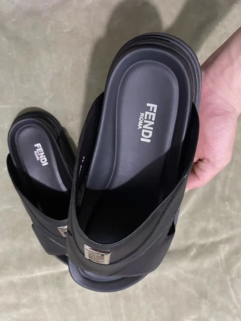 Fendi Slippers Effortless 23512