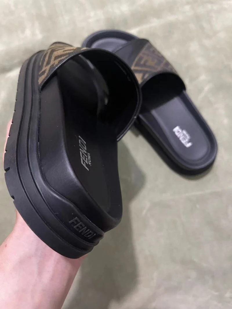 Resilient Fendi Slippers 23509