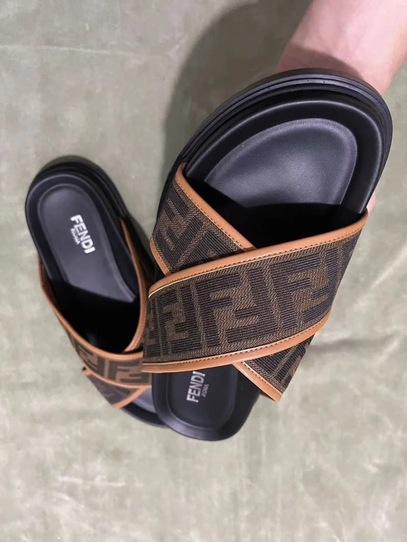 Compact Fendi Slippers 23497