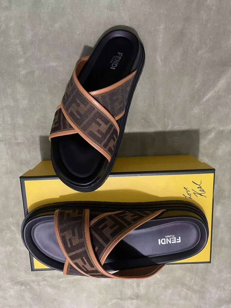 Compact Fendi Slippers 23497