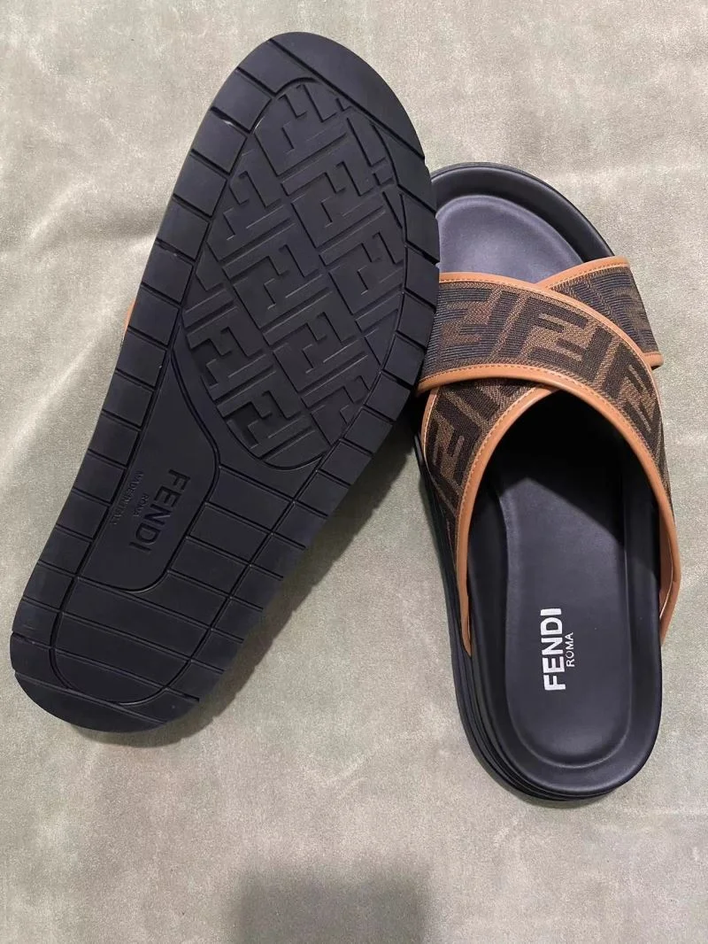 Compact Fendi Slippers 23497