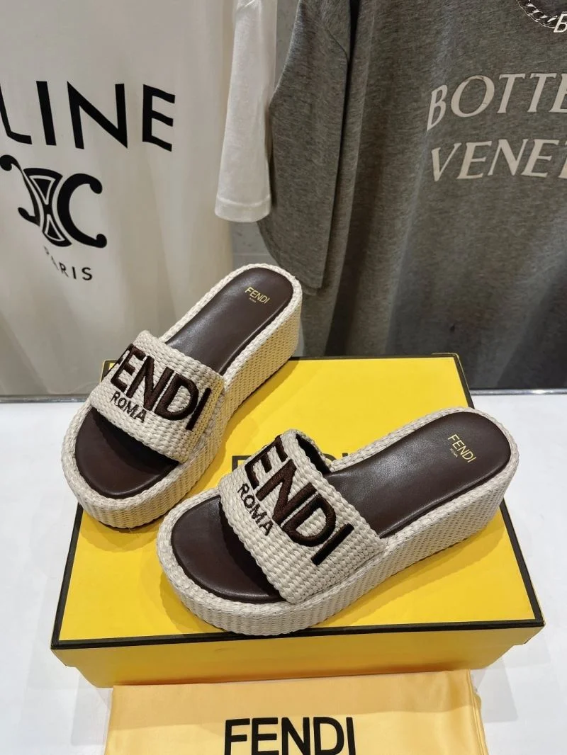 NewStyle Fendi Slippers 23500