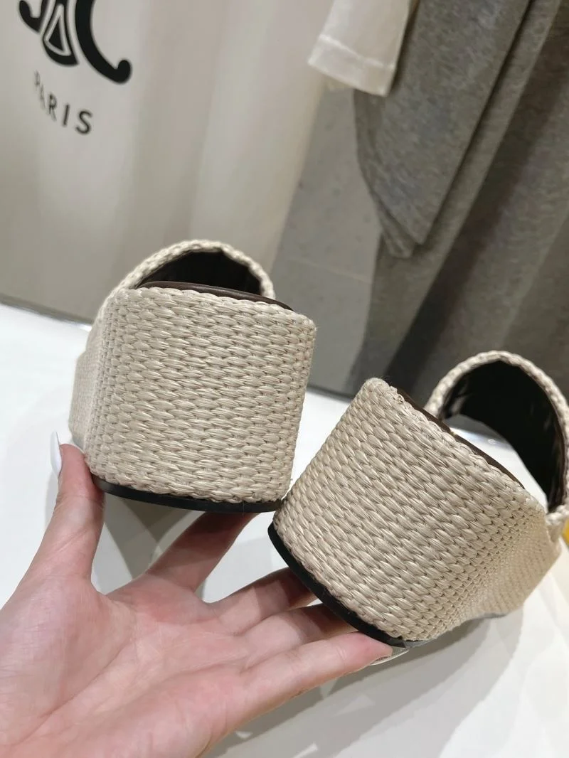NewStyle Fendi Slippers 23500