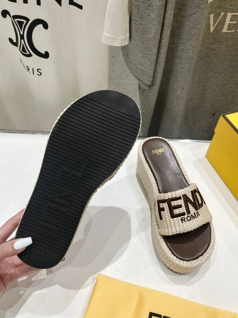 NewStyle Fendi Slippers 23500