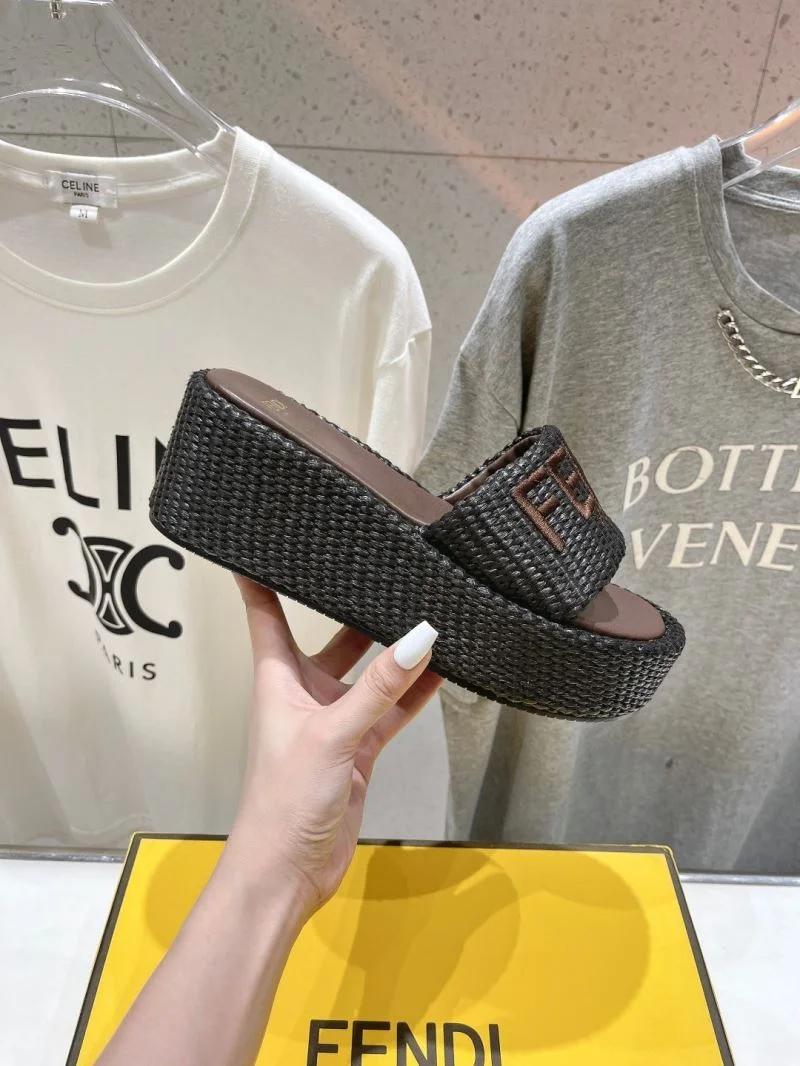 Fendi Slippers Snug 23507