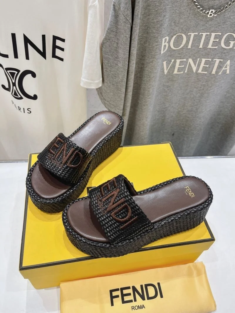Fendi Slippers Snug 23507