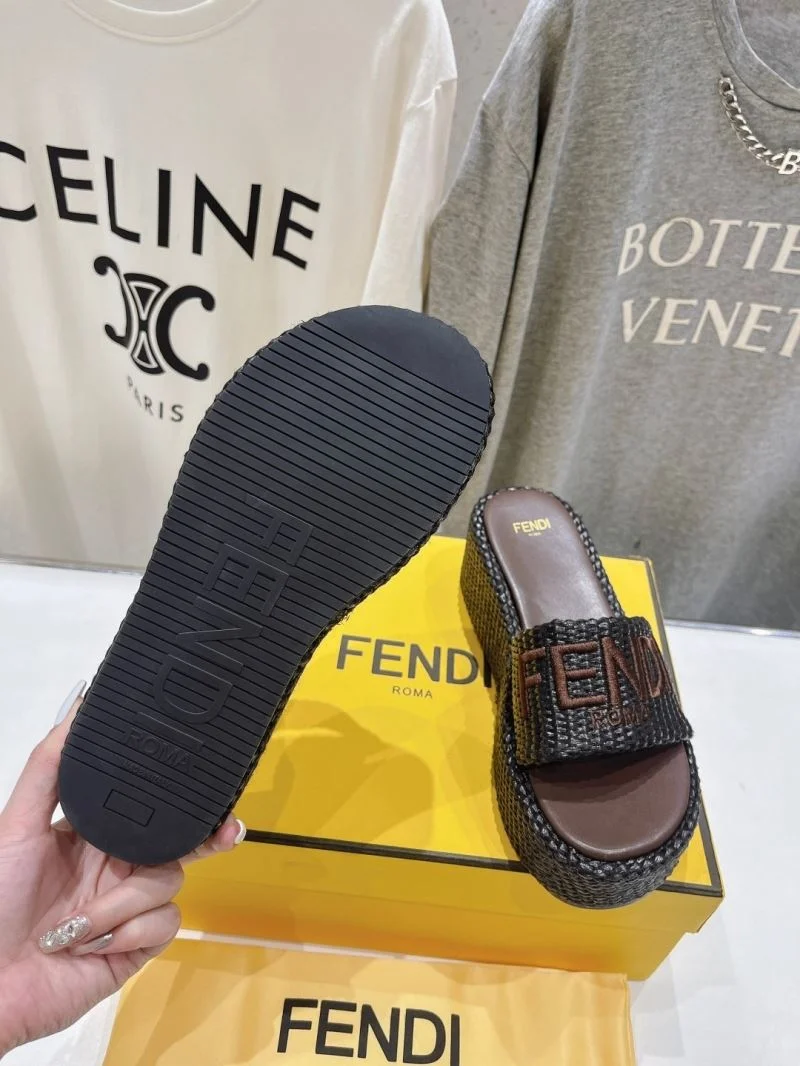 Fendi Slippers Snug 23507