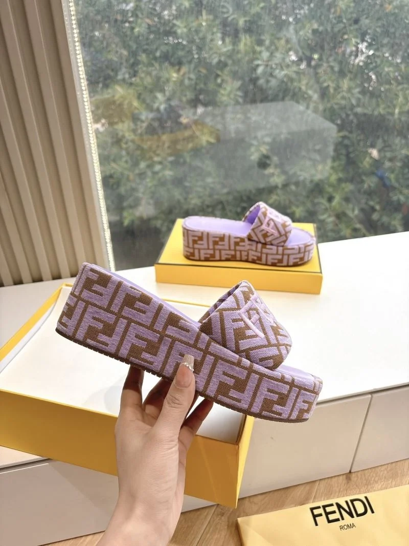 Effortless Fendi Slippers 23390