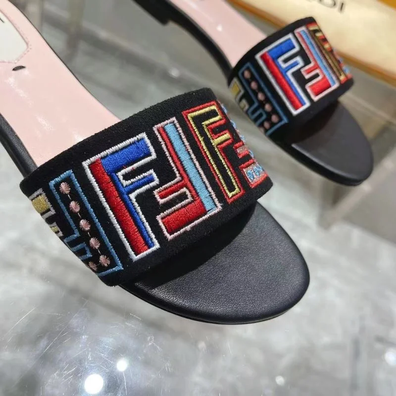 Youthful Fendi Slippers 23379