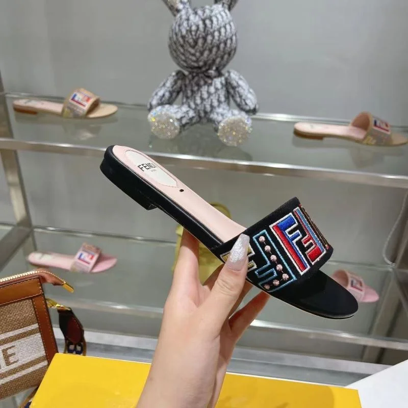 Youthful Fendi Slippers 23379