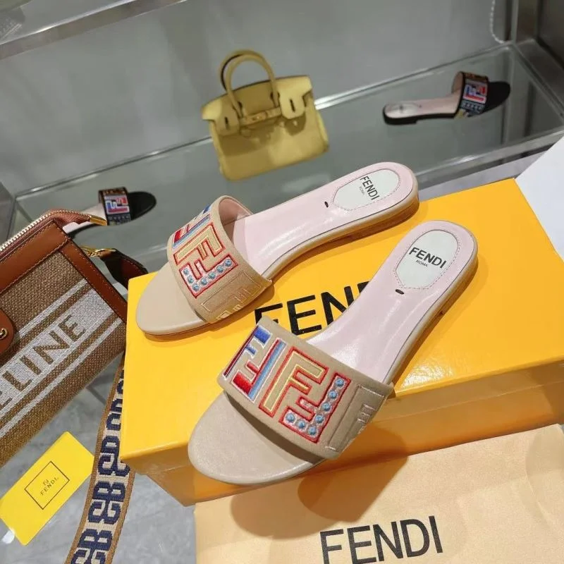 Fendi Slippers UrbanChic 23366