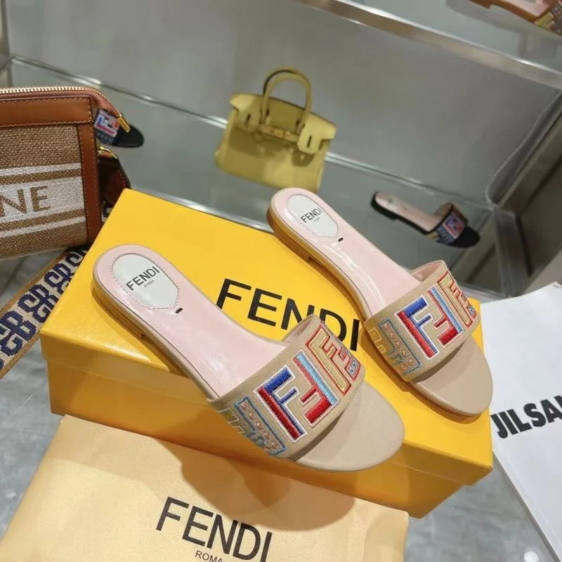 Fendi Slippers UrbanChic 23366