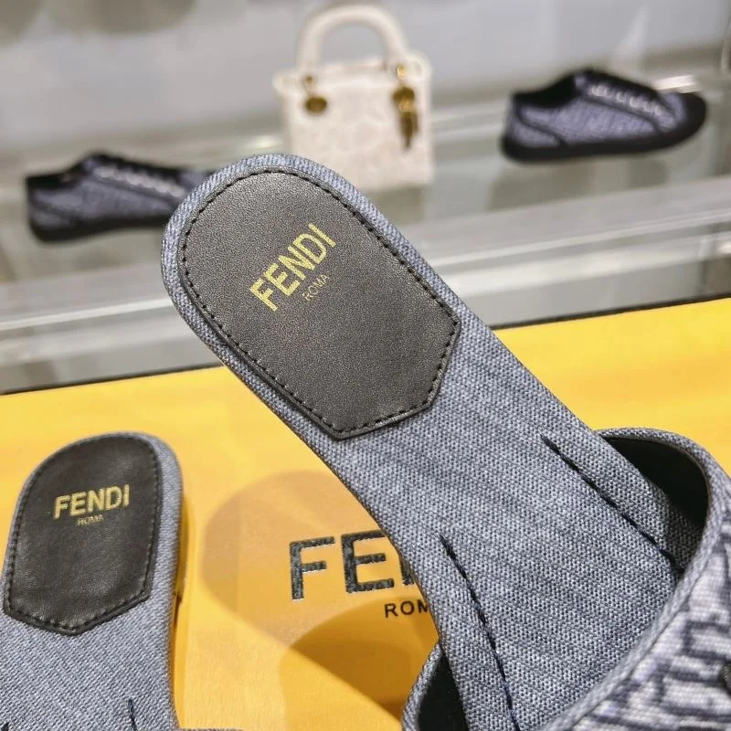 Fendi Slippers Refined 23370