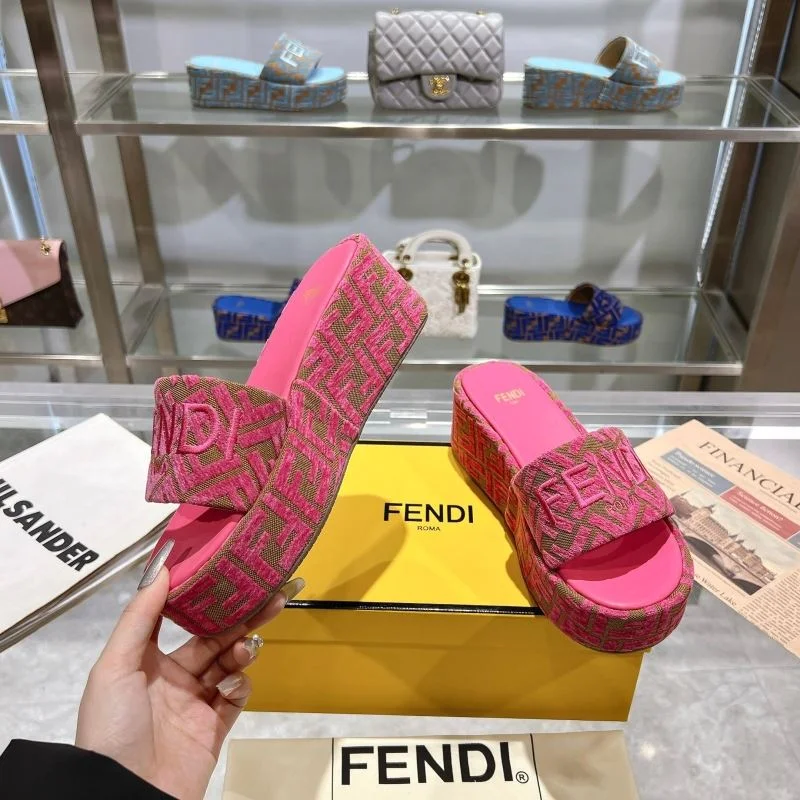 Fendi Slippers Attractive 23386